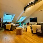 Dernier Etage Et Jardin Suspendu Face Au Sancy Apartment