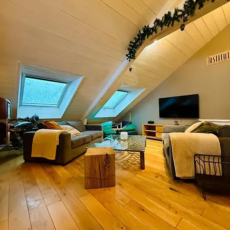 Dernier Etage Et Jardin Suspendu Face Au Sancy Apartament