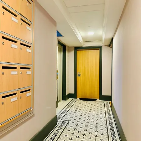 Dernier Etage Et Jardin Suspendu Face Au Sancy