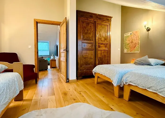 Dernier Etage Et Jardin Suspendu Face Au Sancy Apartament *