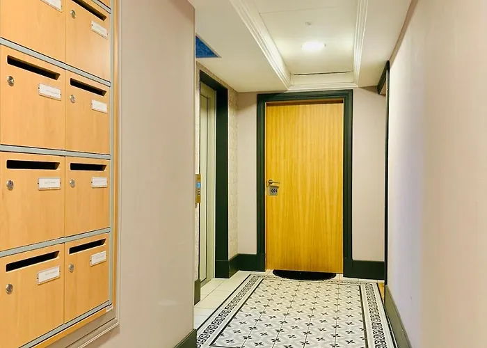 Dernier Etage Et Jardin Suspendu Face Au Sancy